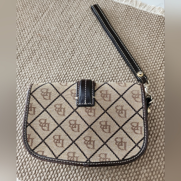 Vintage Dooney & Bourke Brown Leather Flap Signature Canvas Clutch Wristlet EUC - Picture 2 of 7
